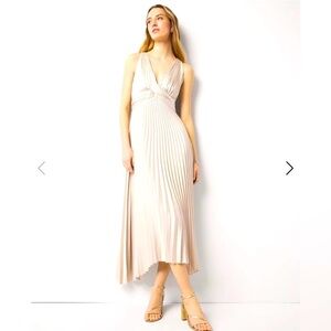 🤩White House Black Market Tan Pleated Midi Gown💎
